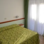 Cristina فندق 3*