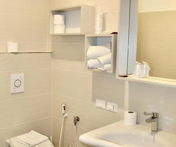 Отель Cristina 3*