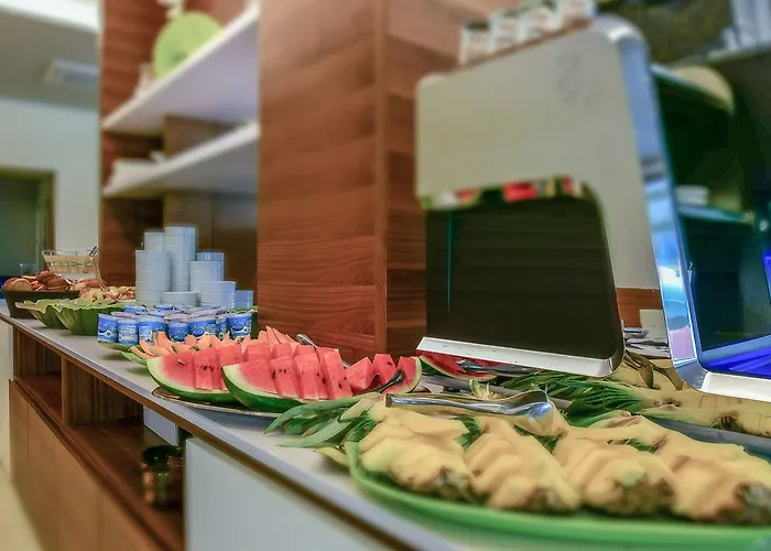 Отель Cristina 3*