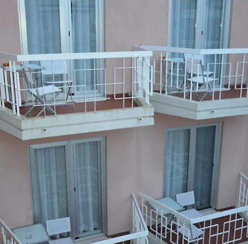 Отель Cristina 3*